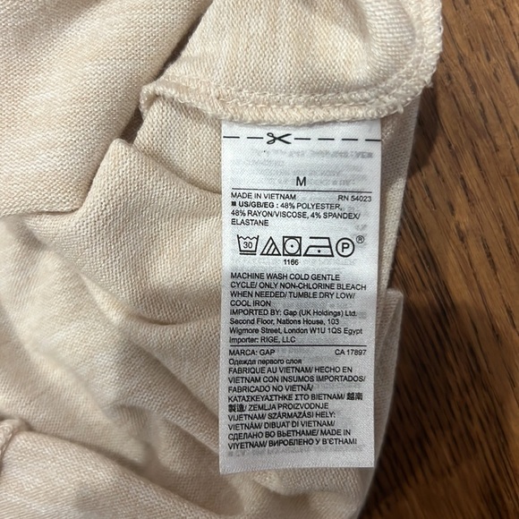 Gap Women’s Cream Tank Top Size Medium - Picture 3 of 4